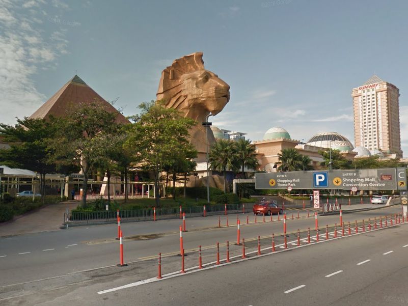 Sebuah pusat beli-belah di Bandar Sunway. Seorang wanita diberkas setelah didapati mencuri telefon di sebuah surau kelmarin. u00e2u20acu201d Paparan skrin Google