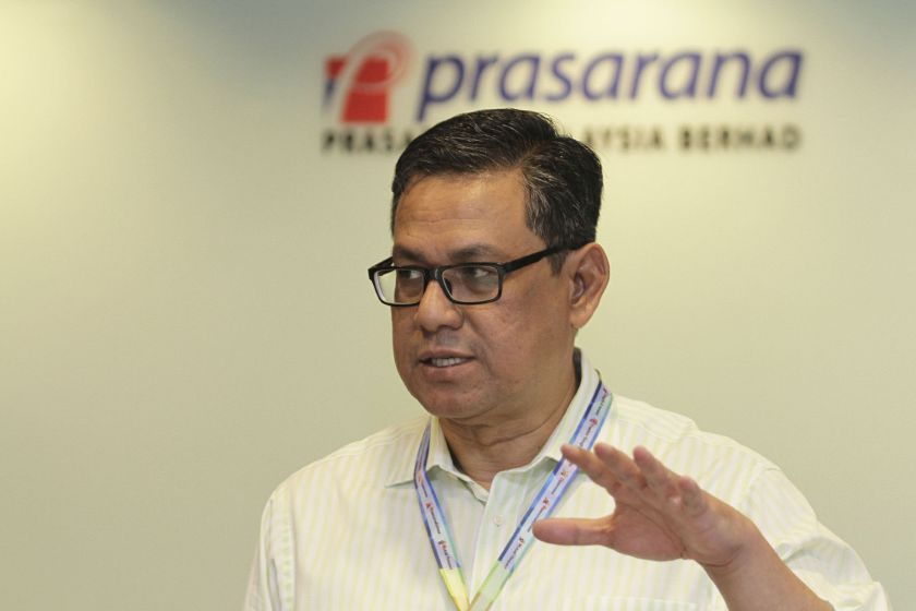 President & Group Executive Officer Prasarana Malaysia Berhad, Datuk Azmi Abdul Aziz speaks during a press conference on the LRT disruptions on Kelana Jaya Line between Datuk Keramat and Damai Station, September 9, 2016. u00e2u20acu201d Picture by Yusof Mat Isa