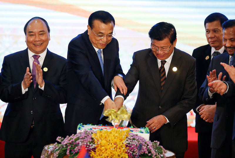 (From left) Nguyen Xuan Phuc, Li Keqiang, Thongloun Sisoulith, Rodrigo Duterte, and Sultan Hassanal Bolkiah cut a cake during the Aasean-China Summit in Vientiane, Laos September 7, 2016. u00e2u20acu201d Reuters pic 
