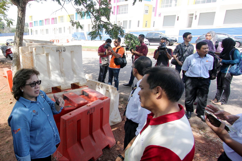 Higher Education Ministry sec-gen Tan Sri Dr Noorul Ainur Mohd Nur (left) and EIMARace director Dr Aminuddin Abu (right) at the scene of the fatal go-kart crash in Kuantan, Septebmer 26, 2016. u00e2u20acu201d Bernama pic