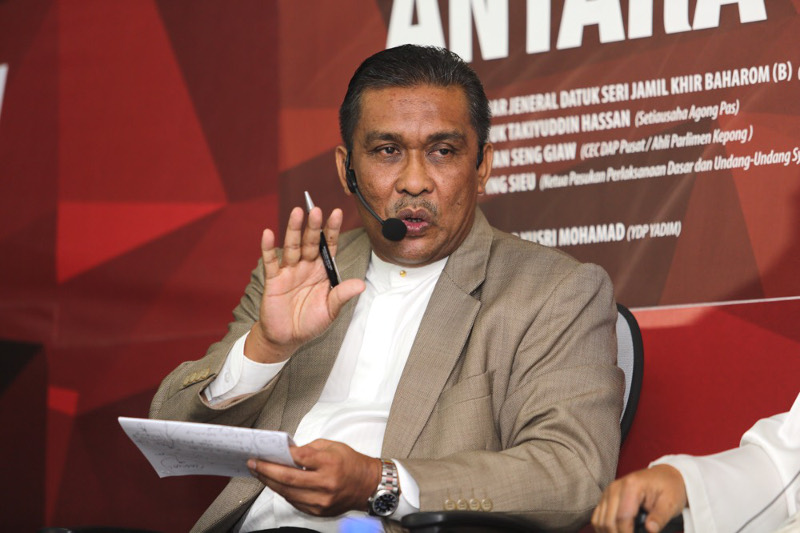 PAS secretary-general Datuk Takiyuddin Hassan speaking at the Sinar forum on u00e2u20acu02dcPindaan Akta 355 : Antara Realiti Dan Persepsiu00e2u20acu2122 at Kompleks Kumpulan Karangkraf, Shah Alam, September 5, 2016. u00e2u20acu201d Picture by Choo Choy May