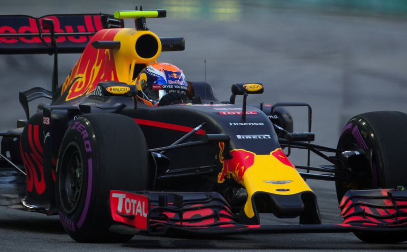 Formula One - Singapore Grand Prix - Marina Bay, Singapore - 16/9/16 Red Bullu00e2u20acu2122s Max Verstappen of the Netherlands in action during first practice. REUTERS/Jeremy Lee