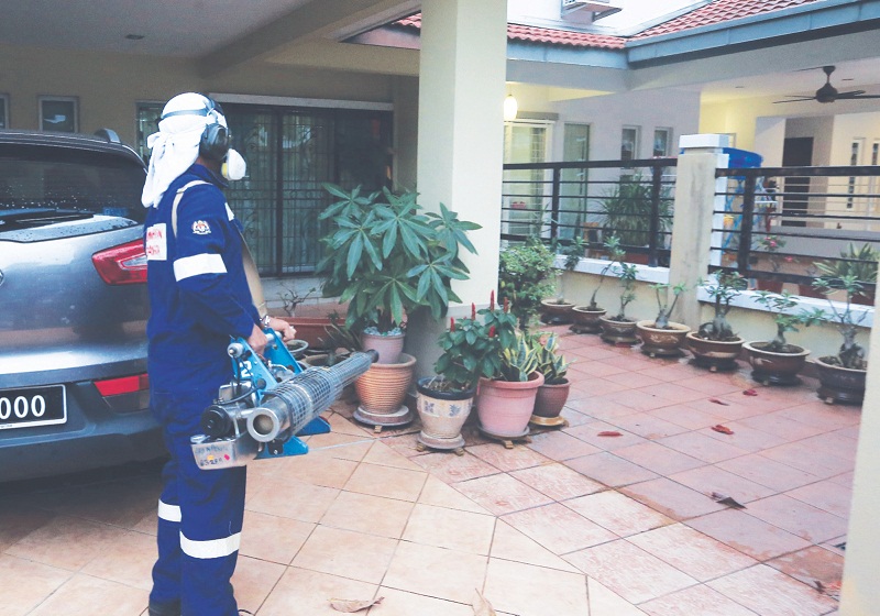 A Health worker fogs within the compound of a house in Bandar Botanic, Klang, where the first Zika case in Malaysia was reported. u00e2u20acu201d Picture by Razak Ghazali