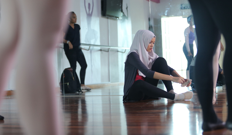 Adele, 19, is determined to continue dancing ballet with her hijab on even though no one believes it can be done. 