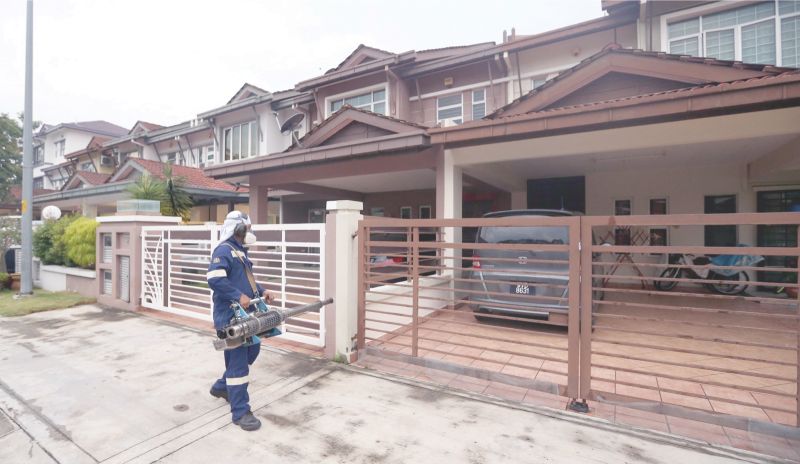 A Klang District Health Department staff carries out fogging in Bandar Botanic, Klang, where the Zika victim lives. u00e2u20acu2022 Malay Mail pic 