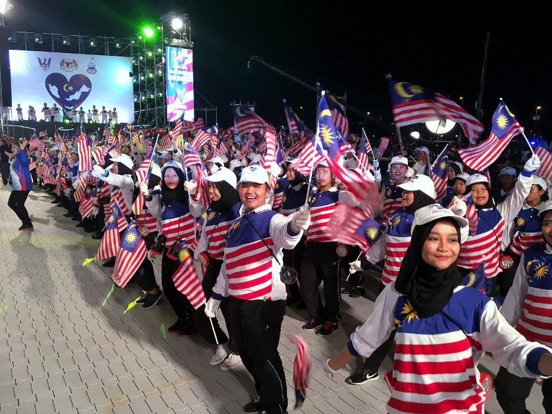 A section of student participants is seen taking part in the Malaysia Day celebration in Bintulu, September 16, 2016. u00e2u20acu201dBernama pic