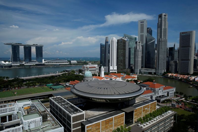 A view of the Marina Bay Sands casino and hotel (L) and the skyline of Singaporeu00e2u20acu2122s central business district May 27, 2016. REUTERS/Edgar Su/File Photo