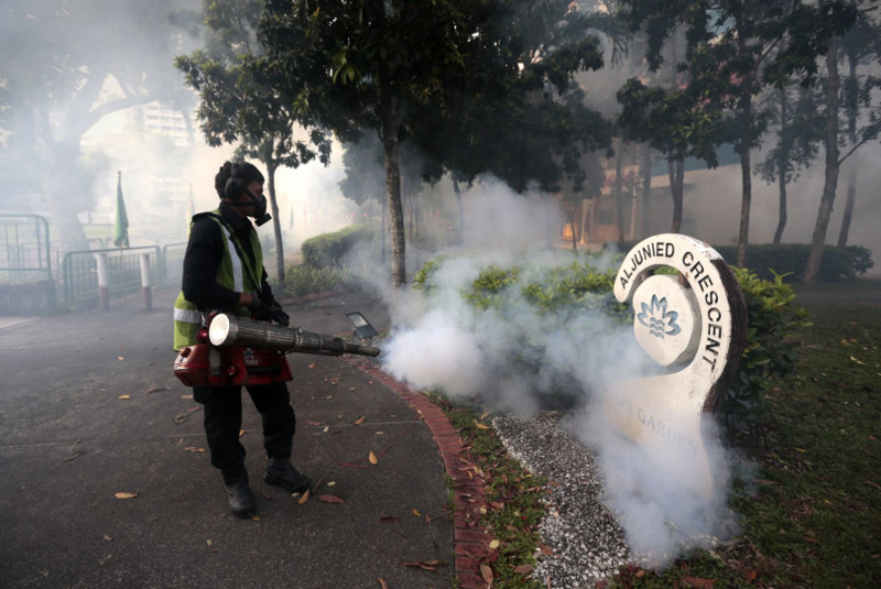 Thermal fogging at Aljunied Crescent on August 31, 2016. u00e2u20acu201d Jason Quah/TODAY pic