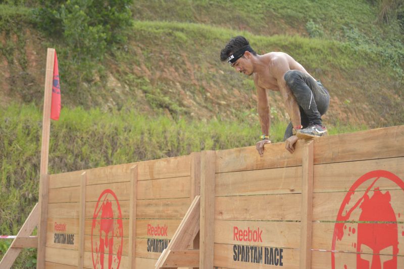 A Spartan participant climbing a wall at one of the Sprint race obstacles. u00e2u20acu2022 Picture courtesy of Reebok Spartan Race Malaysia