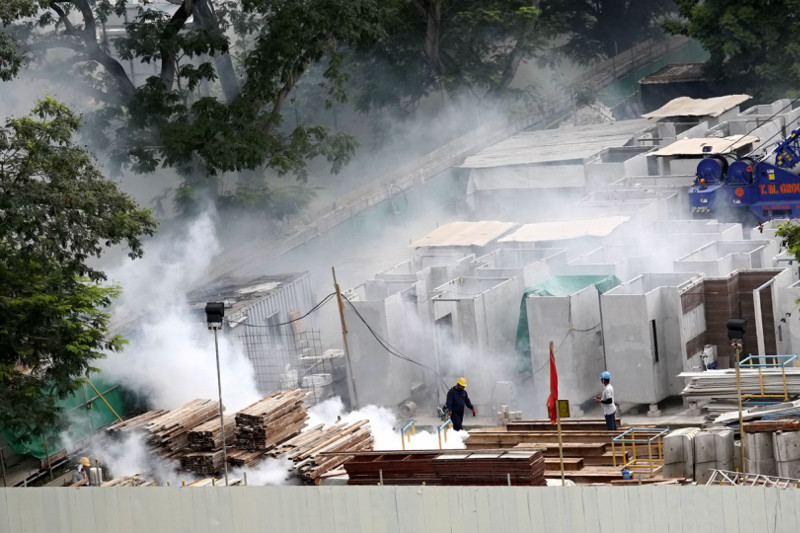 Thermal fogging at Aljunied Crescent on Sept 1, 2016. u00e2u20acu201d Nuria Ling/TODAY pic