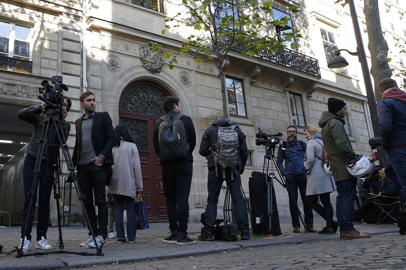 Journalists stand in front of the entrance of a luxury residence on the Rue Tronchet in central Paris, France, October 3, 2016 where masked men robbed US reality TV star Kim Kardashian West at gunpoint early last Monday. u00e2u20acu201d Reuters pic