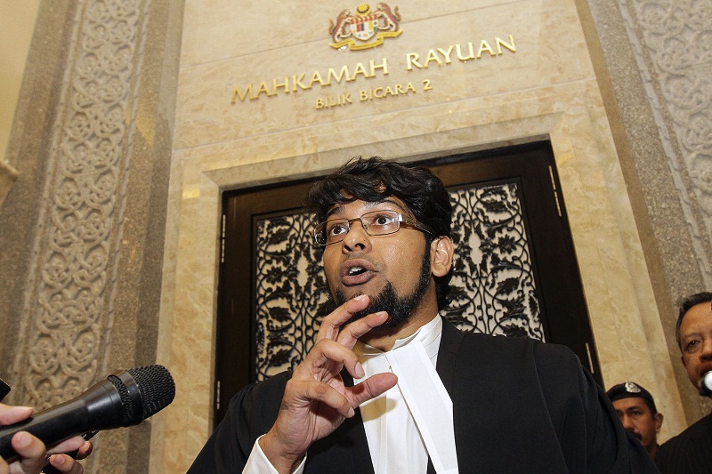 Rosliza Ibrahimu00e2u20acu2122s lawyer Aston Paiva (pic) speaks to reporters outside the Court of Appeal in Putrajaya October 11, 2016. u00e2u20acu201d Picture by Yusof Mat Isa