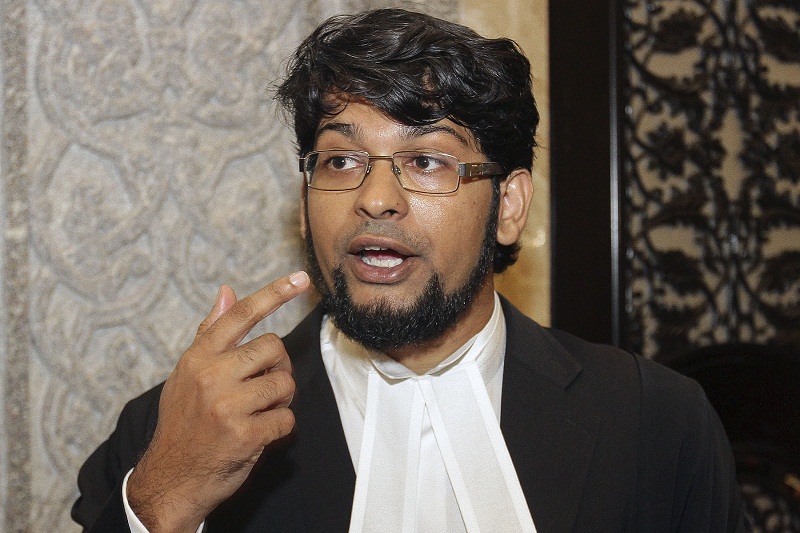 Rosliza Ibrahimu00e2u20acu2122s lawyer Aston Paiva (pic) speaks to reporters outside the Court of Appeal in Putrajaya October 11, 2016. u00e2u20acu201d Picture by Yusof Mat Isa
