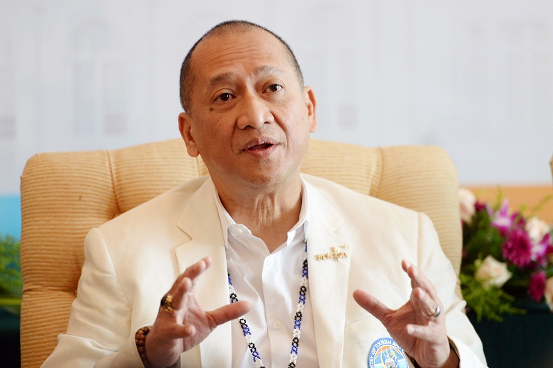 Tourism Minister Datuk Seri Nazri Aziz tells the budget hotel operators to get their licences. u00e2u20acu201d Picture by K.E.Ooi