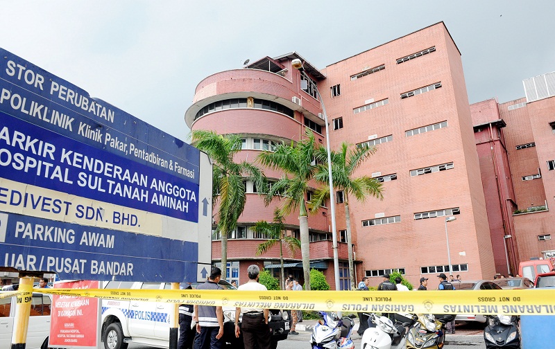 The south block of the Sultanah Aminah Hospital where a fire broke out today. u00e2u20acu201d Bernama pic