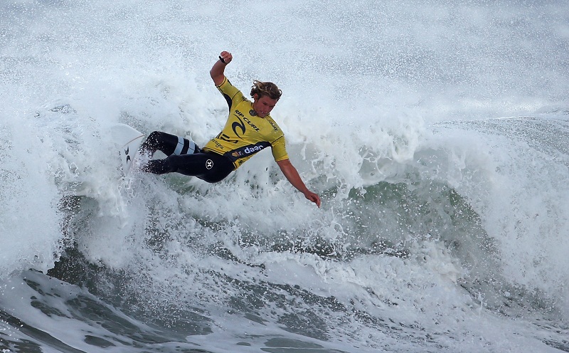 John John Florence of Hawaii surfs during the final of World Surf Leagueu00e2u20acu2122s (WSL) championship at Supertubo beach in Peniche, Portugal October 25, 2016.  u00e2u20acu201d Reuters pic