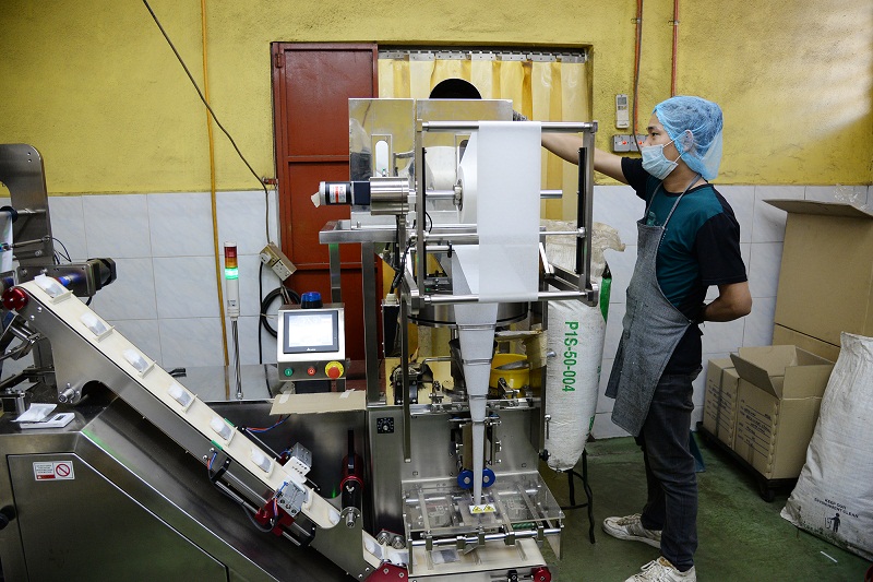 The factory now uses modern machineries to pack the coffee powder into individual filter bags and plastic packing. — Picture by K.E.Ooi