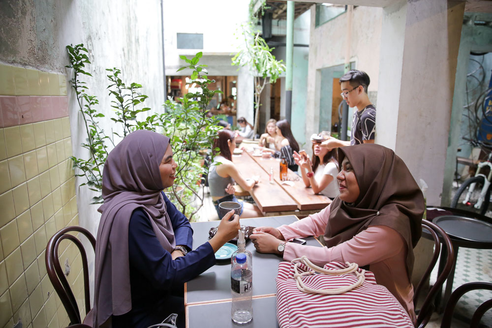 University students having some cool drinks while enjoying the ambience of Chocha.