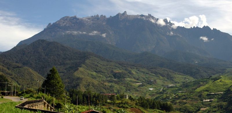 According to the 2,000 population census, Ranau is nearly equal parts Muslim and Christians ― 46.85 per cent of the population in Ranau are Muslims while 45.68 per cent are Christians. 