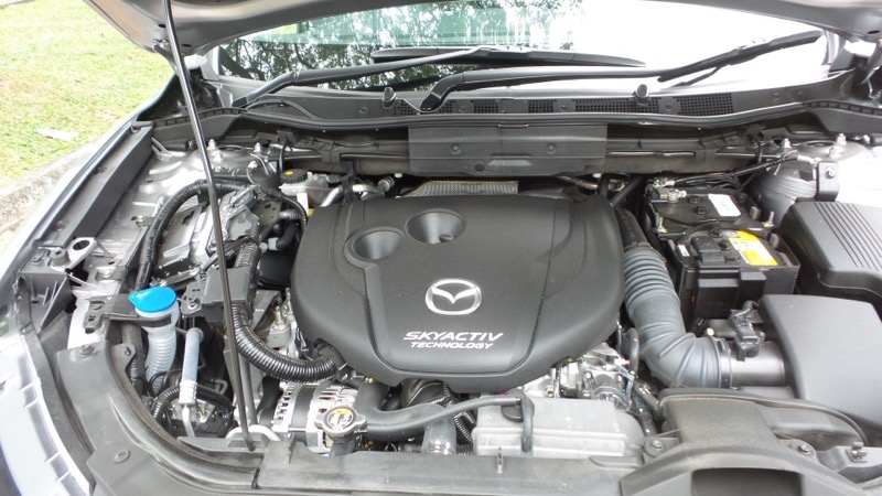 With a lighter load, the 2.2 litre SKYACTIV-D diesel engine, with its 173 horses and 420Nm torque makes the CX-5 a very pleasant SUV to drive. 