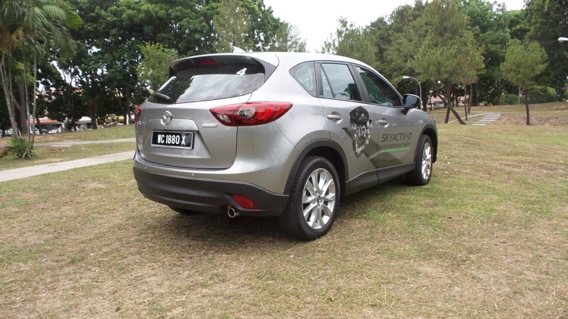 The main difference between the two is that the Malaysian CKD (locally assembled) model is only available in Front-Wheel Drive (FWD) configuration — in comparison, the Australian model I tested in Australia earlier in the year was an All-Wheel Drive (AWD) model. 