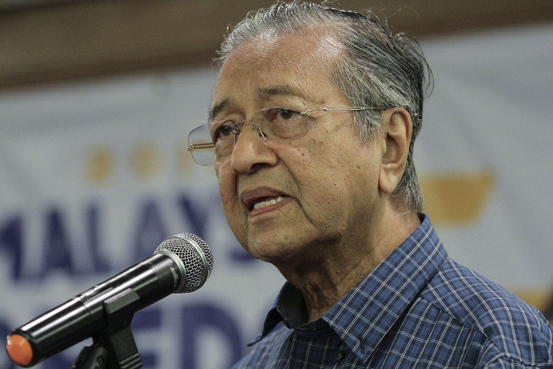 Former prime minister Tun Dr Mahathir Mohamad speaking at the Malaysia Freedom Summit in Petaling Jaya, October 8, 2016. u00e2u20acu201d Picture by Yusof Mat Isa