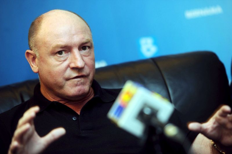 Former England and Liverpool star Steve McMahon speaks to Bernama at Wisma Bernama October 14, 2016. Bernama pic