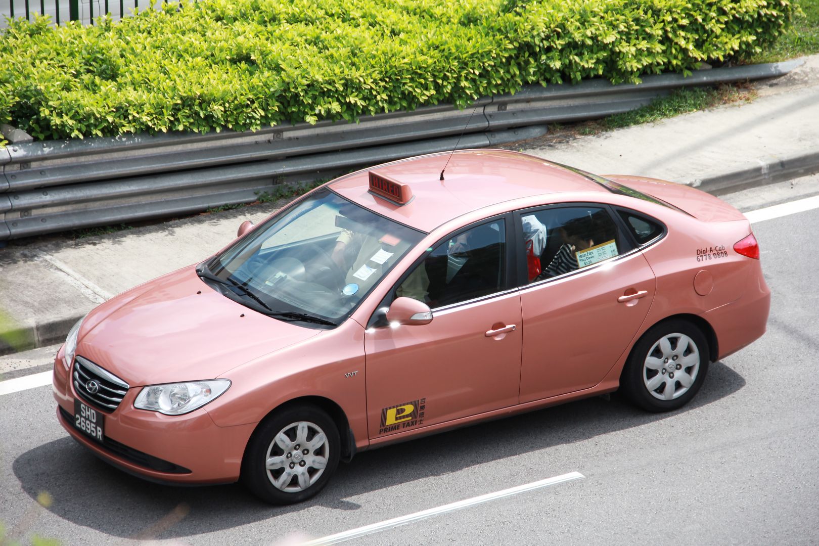 Grab now has more than 40,000 drivers across its network in Singapore u00e2u20acu201d including taxis and private cars for hire. u00e2u20acu201d TODAY pic