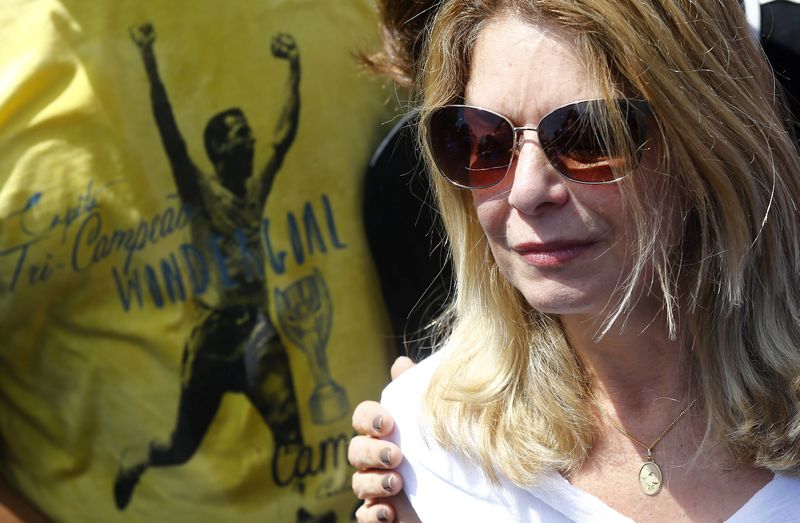 Graca Garbaccio reacts as she attends the burial of her husband, the late former Brazilian football captain Carlos Alberto Torres in Rio de Janeiro October 26, 2016. u00e2u20acu201d Reuters pic