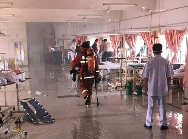 Kebakaran di wad ICU Hospital Sultanah Aminah (HSA) Johor mengakibatkan enam pesakit maut. u00e2u20acu2022 Foto ihsan Facebook/Jabatan Bomba & Penyelamat Malaysia