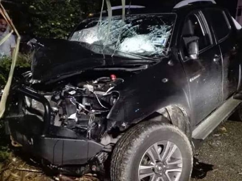 Kenderaan yang dinaiki mangsa, Anisah Ali, 54, dirempuh tonto ketika mengekori kenderaan yang disyaki membawa rokok seludup. u00e2u20acu201d Foto ihsan Facebook/Informasi Terkini