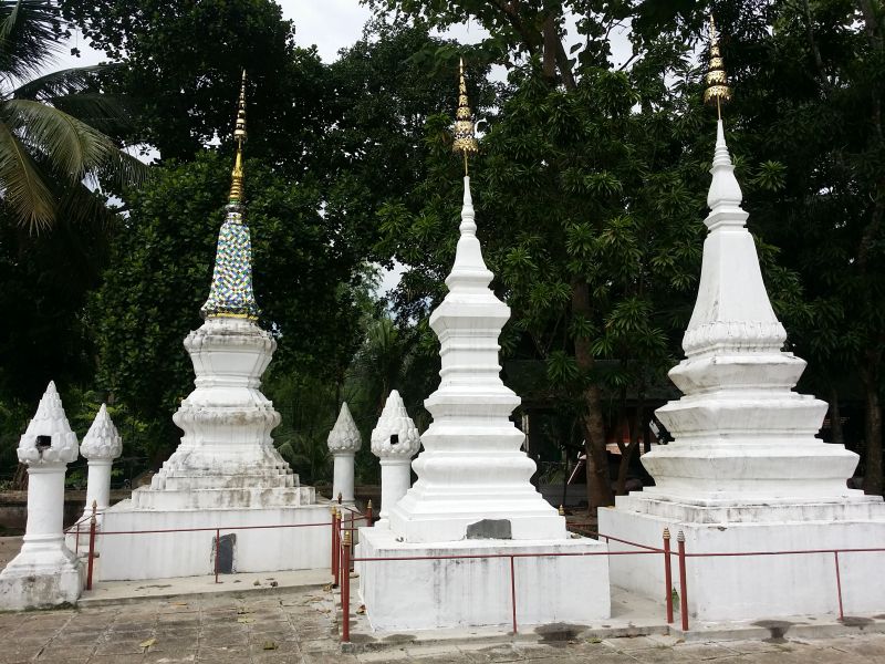Stupas inside the compound of Wat Long Khoun.