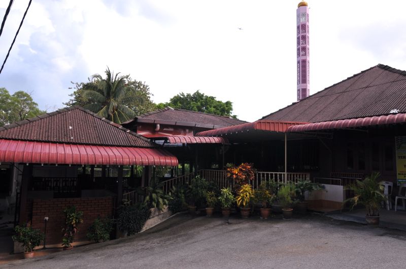 The Masjid Batu Uban was founded by Mohamad Salleh in 1734, October 11, 2016. 