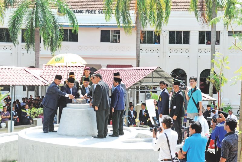 Tuanku Syed Sirajuddin (second left) places the time capsule after officiating the 200th Penang Free School bicentenary celebrations. u00e2u20acu201d Bernama pic