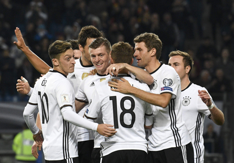 Germanyu00e2u20acu2122s players react after winning their 2018 World Cup Qualifying European Zone Group C match against Czech Republic at Hamburg arena, Hamburg October 8, 2016. u00e2u20acu201d Reuters pic