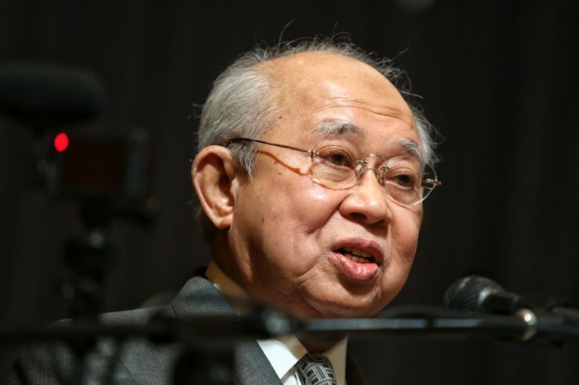 Tengku Razaleigh Hamzah delivers a speech during u00e2u20acu02dcThe End of Umno?u00e2u20acu2122 book launch at the Royal Lake Club, Kuala Lumpur October 24, 2016. u00e2u20acu201d Picture by Saw Siow Feng