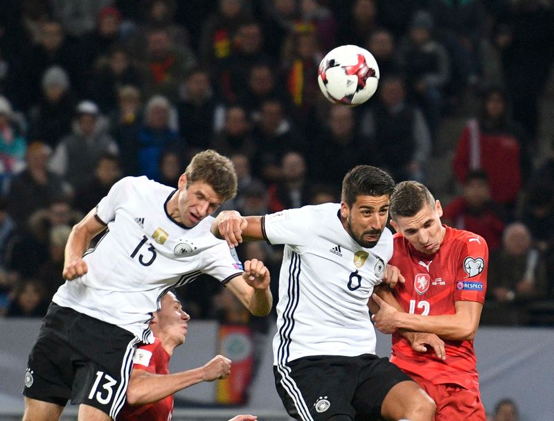 Germany's Thomas Mueller, Sami Khedira and Czech Republic's David Pavelka in action during their World Cup qualifier at Hamburg October 8, 2016. u00e2u20acu201d Reuters pic