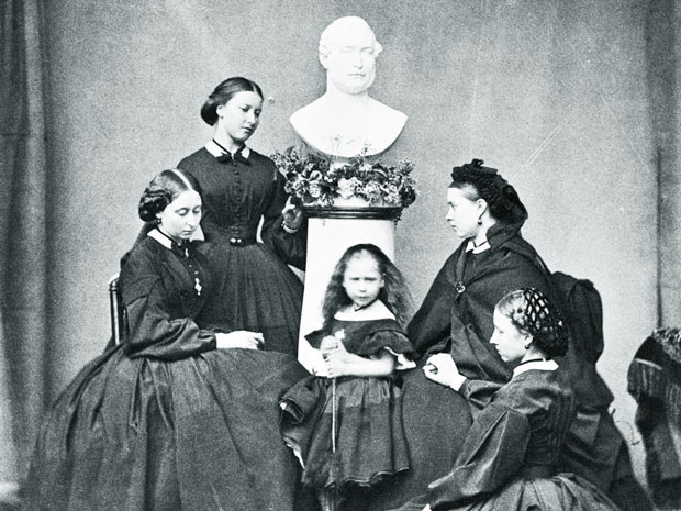 Photography became a popular way for Victorians to immortalise their deadu00e2u20acu201despecially children, who died at alarming rates throughout the Victorian era. u00e2u20acu201d Wiki pic