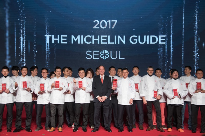 Michelin Guide international director Michael Ellis (centre) poses for a group photo with Michelin-starred chefs during a launch event for the 2017 Seoul Michelin Guide, in Seoul on November 7, 2016. u00e2u20acu201d AFP pic