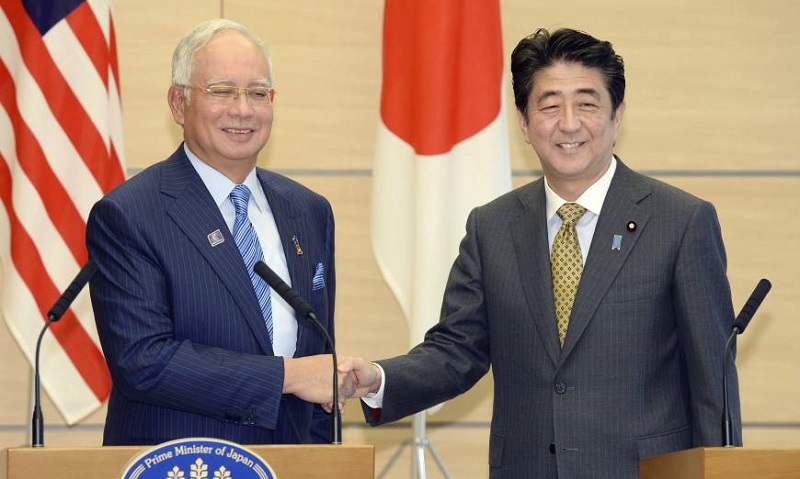Prime Minister Datuk Seri Najib Razak shakes hands with Japanese Prime Minister Shinzo Abe at the end of their joint news conference at Abeu00e2u20acu2122s official residence in Tokyo November 16, 2016. u00e2u20acu201d Reuters pic