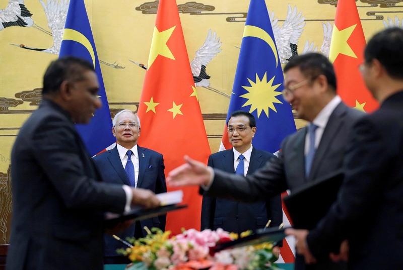 Prime Minister Datuk Seri Najib Razak and Chinau00e2u20acu2122s Premier Li Keqiang attend a signing ceremony at the Great Hall of the People, in Beijing November 1, 2016. u00e2u20acu201d Reuters pic