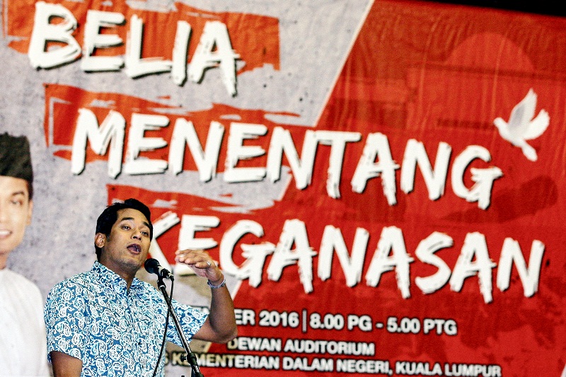 Youth and Sports Minister Khairy Jamaluddin speaks during a seminar on terrorism organised by the Pertubuhan Ahli Sunnah Wal Jamaah Malaysia (Aswaja) in Kuala Lumpur November 4, 2016. u00e2u20acu201d Bernama pic