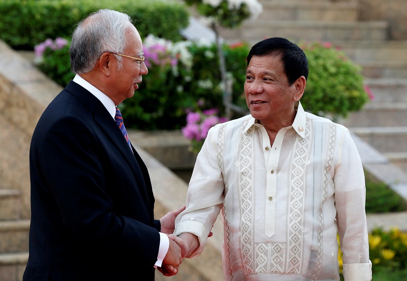 Philippines President Rodrigo Duterte and Prime Minister Datuk Seri Najib Razak shake hands before a welcome ceremony in Putrajaya November 10, 2016. u00e2u20acu201d Reuters pic