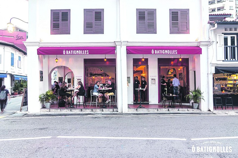 French wine bar and bistro O Batignolles is an excellent spot for people-watchers of all skill levels. u00e2u20acu201d Picture via O Batignollesu00e2u20acu2122 Facebook page