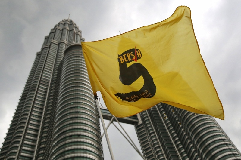 A Bersih 5 flag flutters in the wind in front of KLCC November 19, 2016. u00e2u20acu201d Picture by Saw Siow Feng