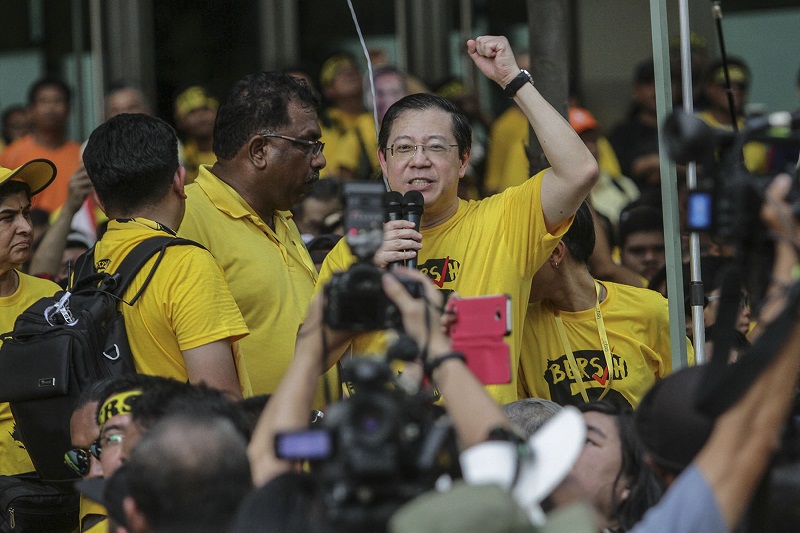 Penang Chief Minister Lim Guan Eng speaks to the crowd at the Bersih 5 rally in Kuala Lumpur November 19, 2016. u00e2u20acu201d Picture by Yusof Mat Isa