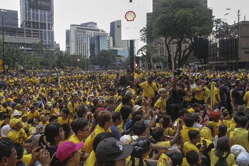 Protesters sit on the road at Jalan Ampang during the Bersih 5 rally in Kuala Lumpur November 2016. u00e2u20acu201d Picture by Yusof Mat Isa