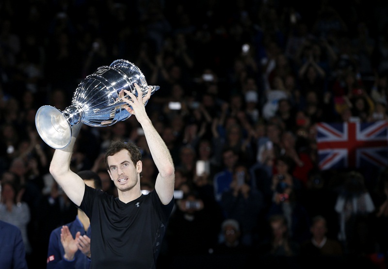 Britainu00e2u20acu2122s Andy Murray celebrates with the Year-End No. 1 Trophy at the O2 Arena in London, November 20, 2016. u00e2u20acu201d Reuters pic