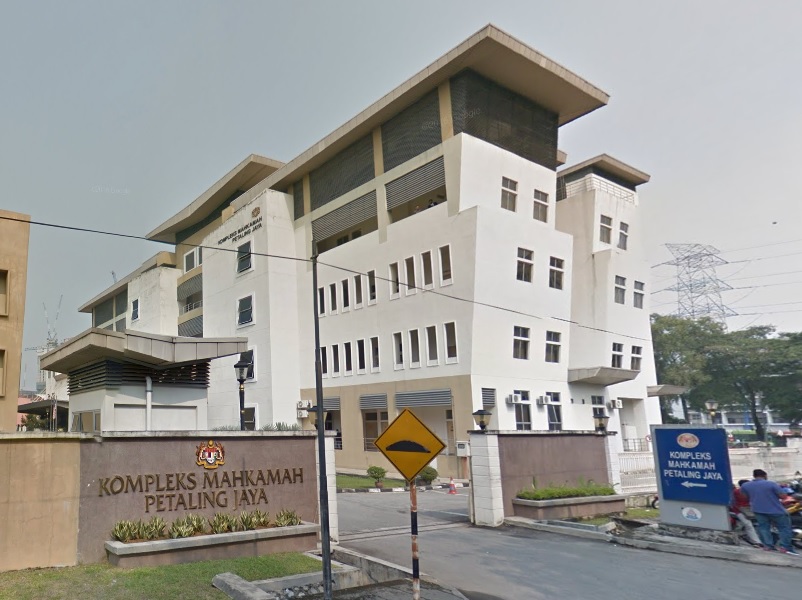 Mahkamah Majistret di sini menjatuhkan hukuman penjara dan denda selepas tertuduh mengaku bersalah mengintai wanita berusia 23 tahun. u00e2u20acu2022 Paparan skrin Google