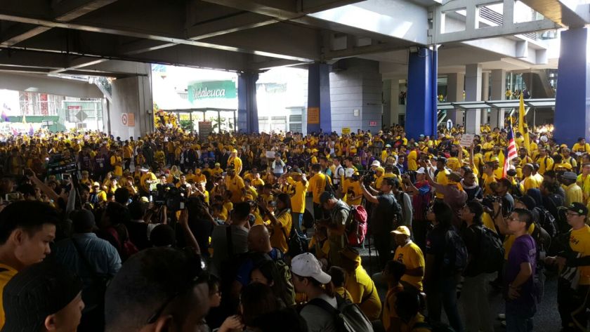 The Bersih crowd at the Bangsar LRT station ahead of Bersih 5 rally in Kuala Lumpur, November 19, 2016. u00e2u20acu201d Picture by Shazwan Mustafa Kamal